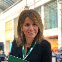 Llicenciada en Ciències de la Comunicació per la UAB. Màster en Direcció de Màrqueting per ESADE. Directora de Property Management Oficines i Logística Barcelona a CBRE.