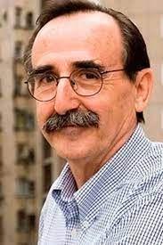 Doctor arquitecte. Professor titular de l'ETSAV-UPC. Membre acadèmic de l'ACE.