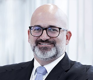 Llicenciat en Dret. Màster en Dret Immobiliari. PMD per ESADE. Asset Services Business Development Director a CBRE.