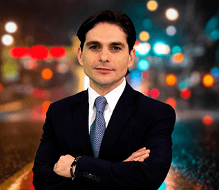 Enginyer Tècnic en Telecomunicacions (UAB) i MBA per l'escola de negocis EADA. CEO de l'empresa OCISPORT BUSINESS. Ferran ha treballat també com a consultor estratègic d'empreses, gerent al sector de l'oci/esport i com a director d'operacions a Mares.