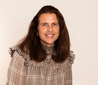 Dra. Arquitecta, especialitzada en Direcció Estratègica en Arquitectura, Disseny i la indústria de la Construcció. Professora i Directora del Master's Degree in Architecture & Design Business Management, School of Architecture UIC Barcelona.