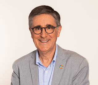 Arquitecte tècnic. Promotor immobiliari. Diplomat en Direcció d'empreses Promotores i Constructores. Màster en Economia de la Construcció. Director de grup empreses promotores.