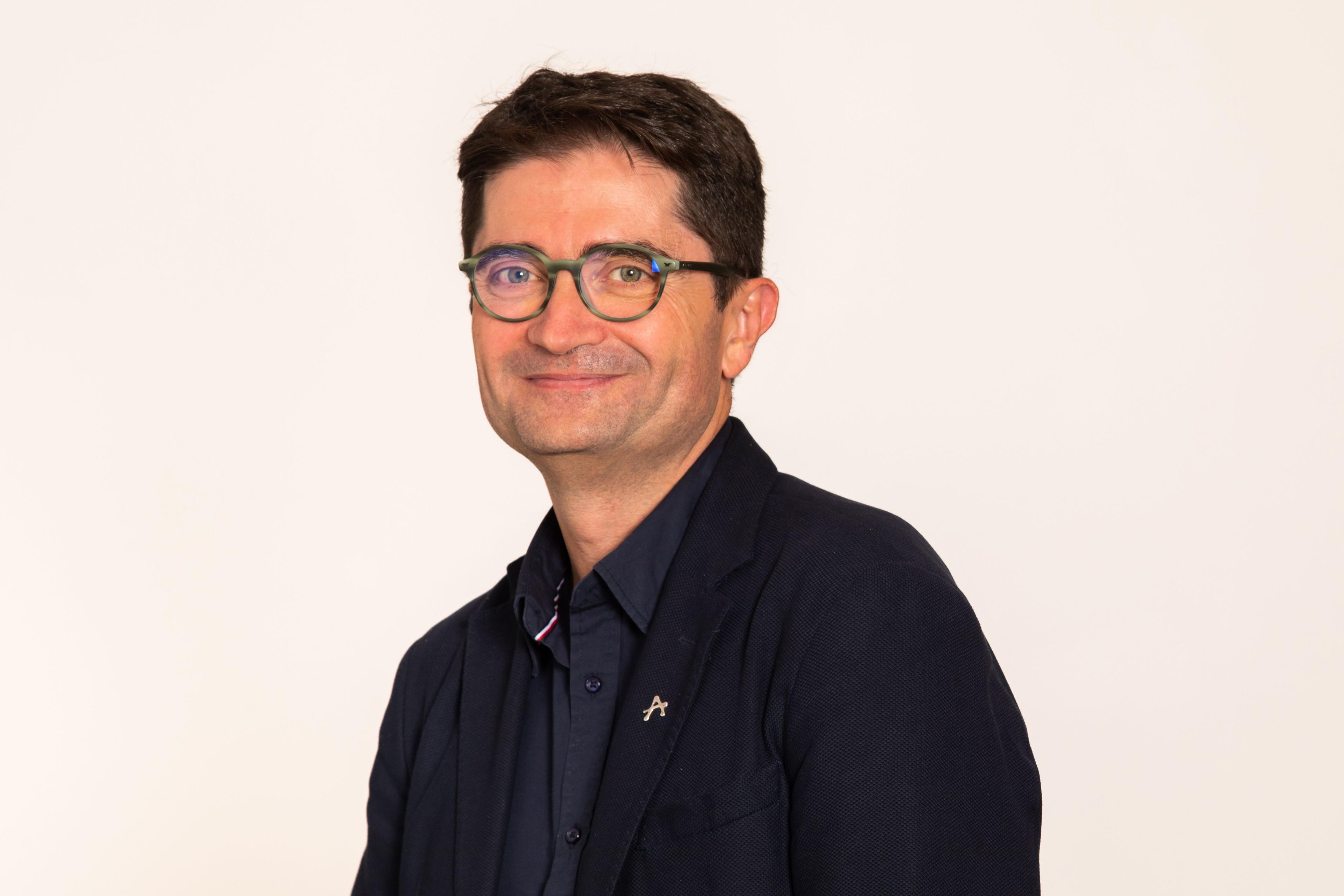 Arquitecte Tècnic col·legiat. Director de l’àrea tècnica del Cateb.