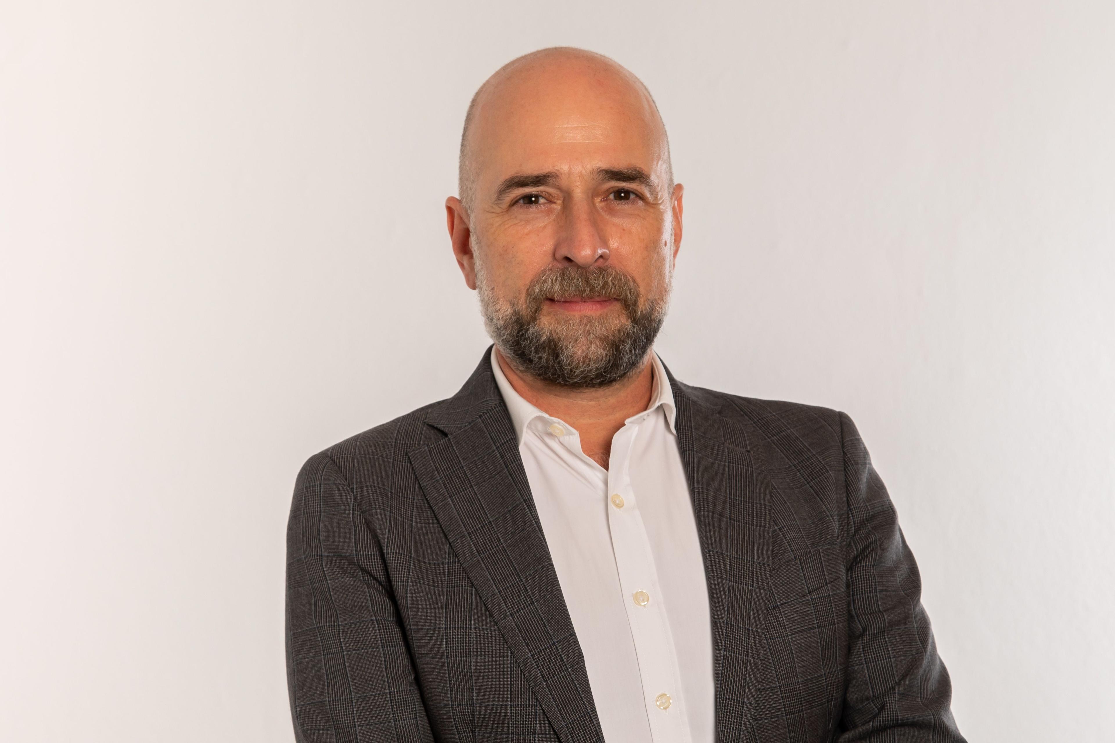 Arquitecte. Postgrau en Restauració Arquitectònica. Professor associat al Departament de Tecnologia de l’Arquitectura de la UPC. Soci de Portal-Palluel arquitectes.