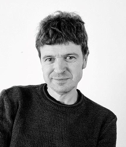 Doctor Arquitecto. Profesor de Proyectos de Arquitectura ETSAV-UPC. Miembro del GREC-Bomberos